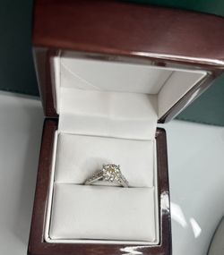 Round Brilliant Cut Diamond Ring