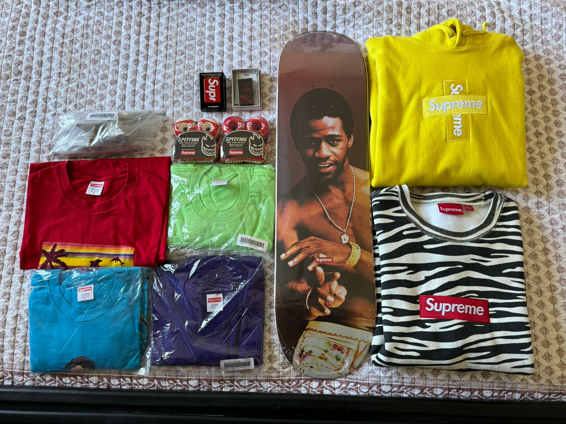 Supreme Lot, Supreme Bundle, T-shirts/sweaters/skateboard/wheels/trucks/lighters 