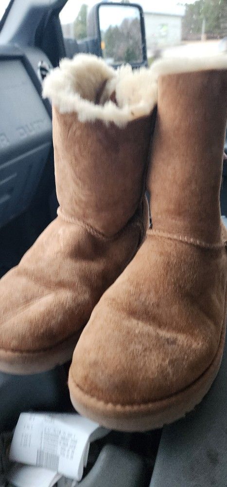 Pair Of UGG Shoes Size 7