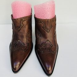 BCBG GIRLS brown leather western clogs women’s size 9B