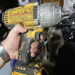 Dewalt Impact Cub Batería Y Cargador 