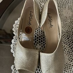 Brandnew Ladies Heels Size 8 Metallic Gold