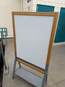 Easel