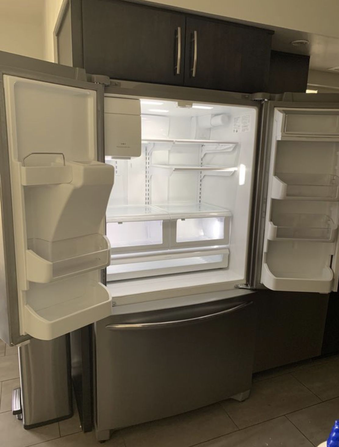 Frigidaire fridge/freezer. Must pick up. Ice maker makes ice but does
