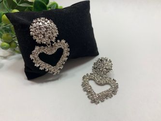 EmbossedMetal Heart Stud Earrings For Women, Silver Color