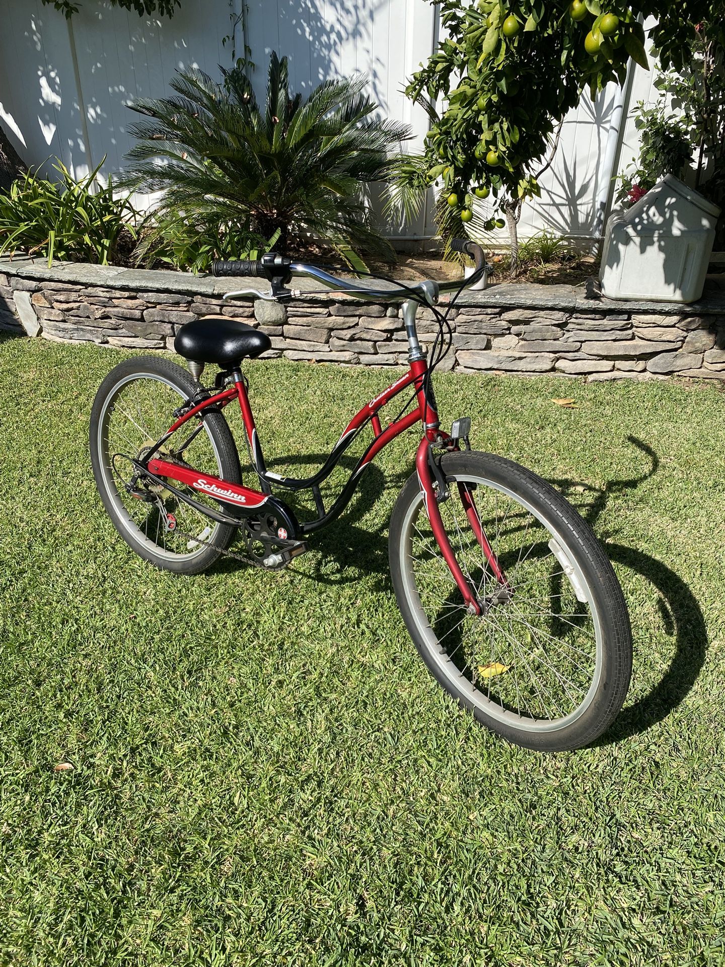 Like New Schwinn Cruiser 7 28” Bicycle