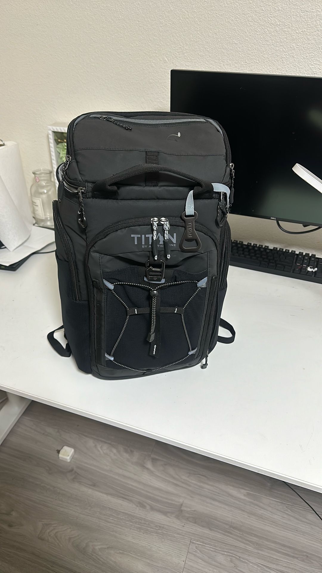 Titan 26 can backpack Cooler