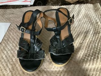 Women’s wedge sandals size 8 1/2 color black wedge 4 inches