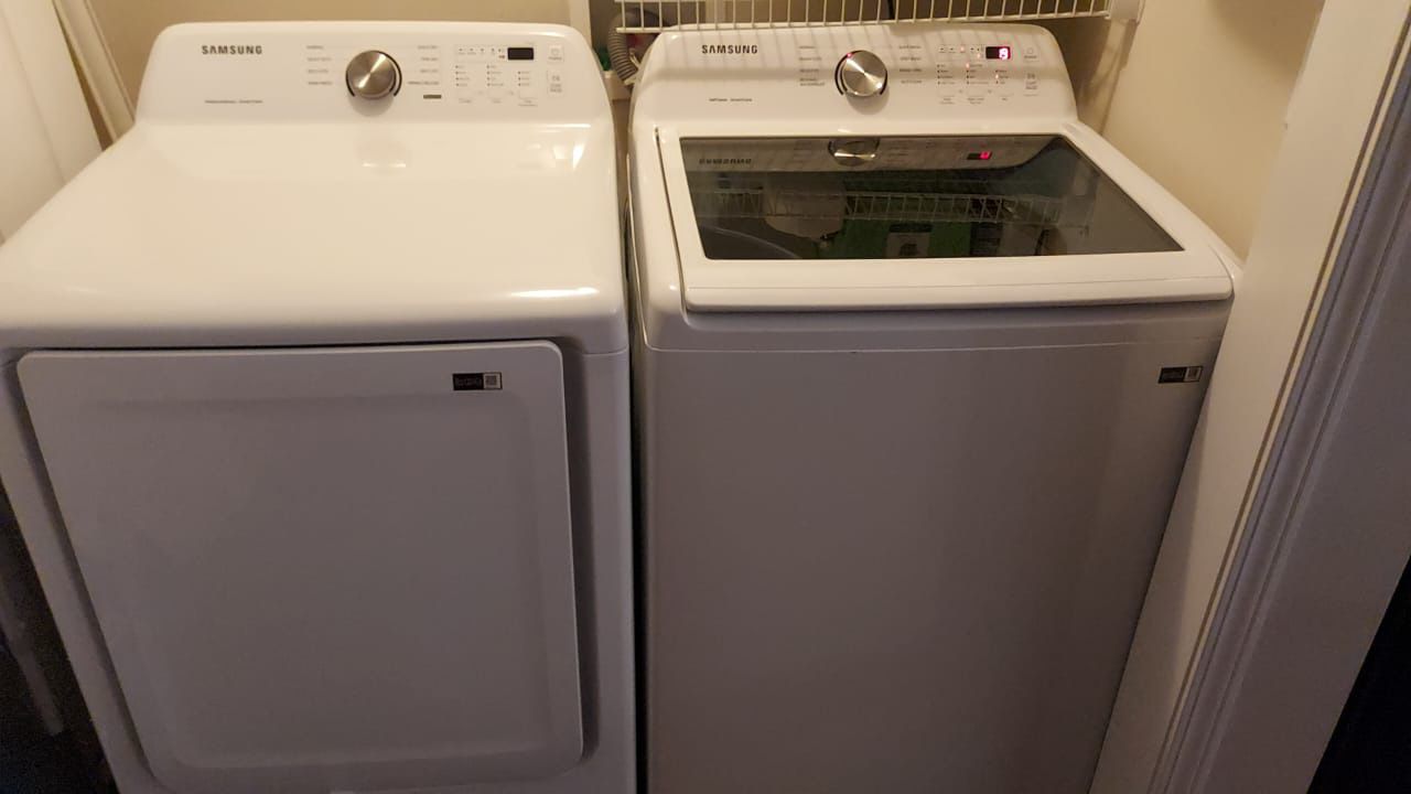 2022 Samsung Washer Dryer Almost New