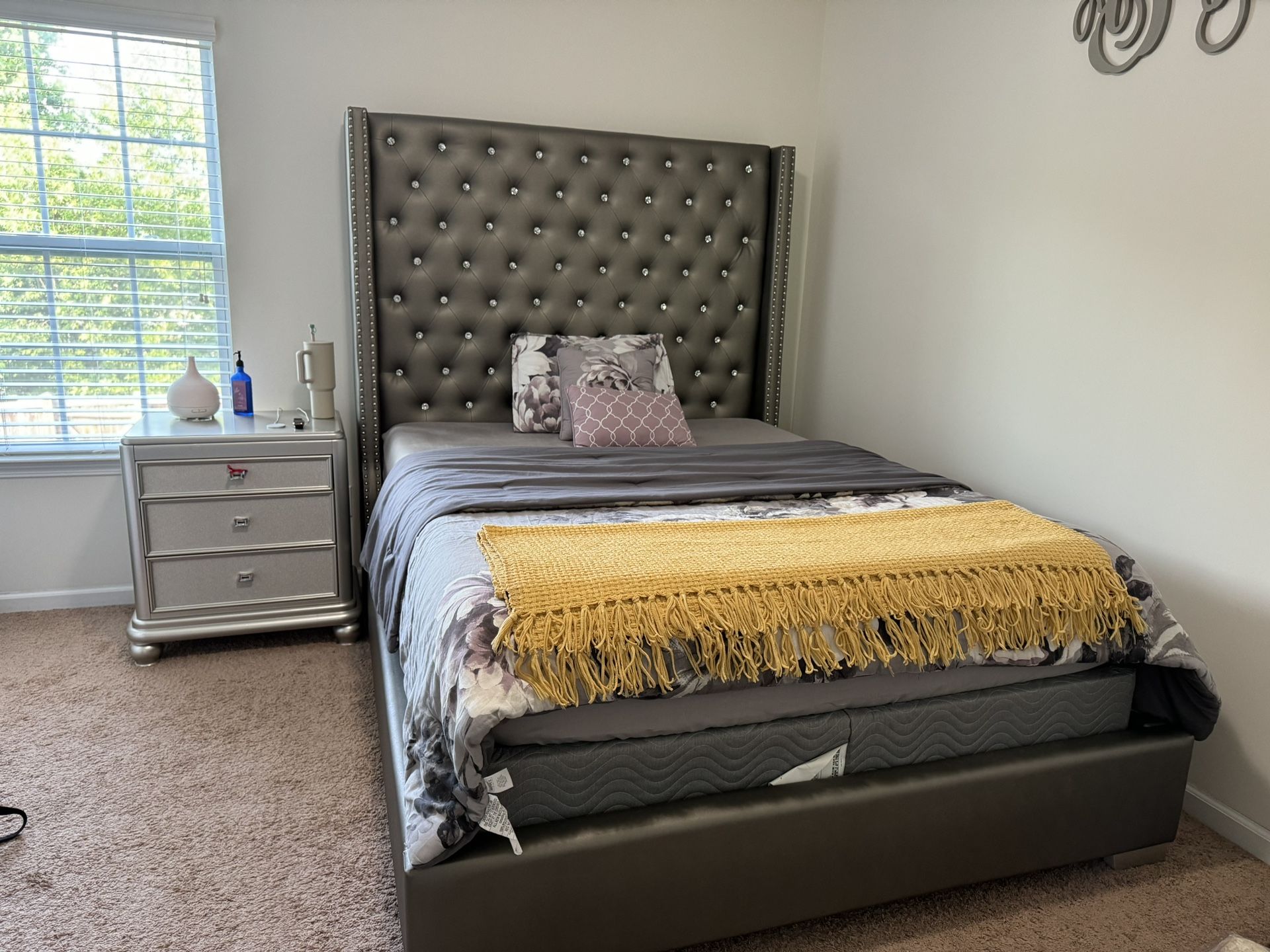 Queen Bedroom Furniture Set