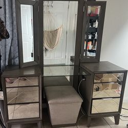 Vanity In Great Conditions 