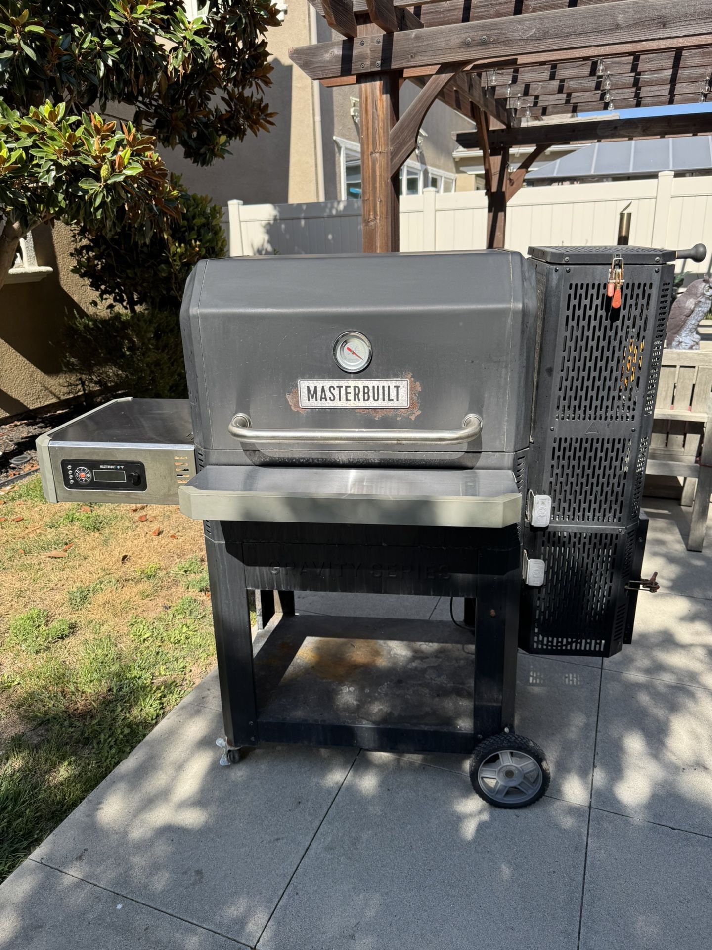 Masterbuilt 1050 Gravity Fed Barbecue Smoker Bbq Grill