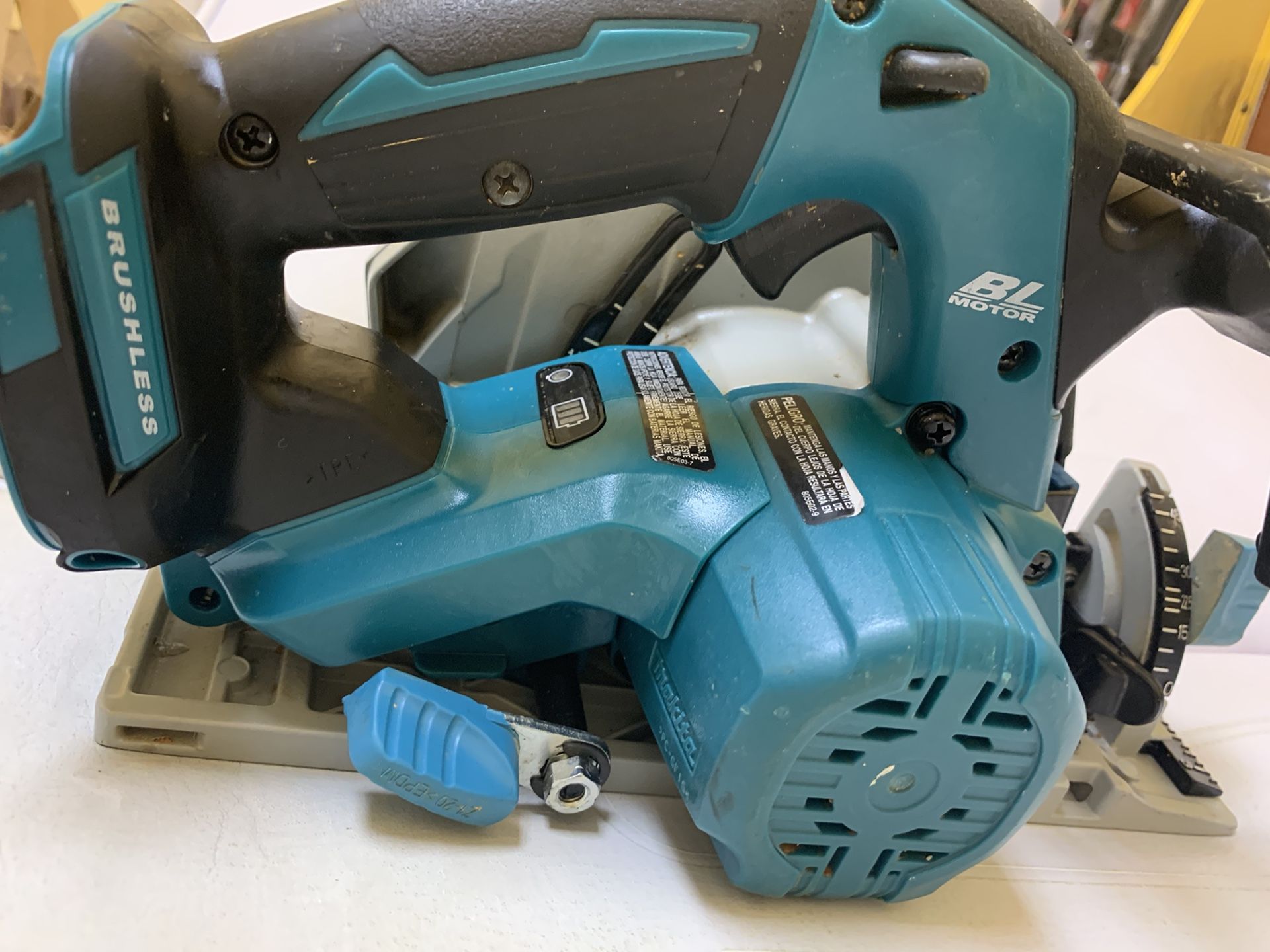 Makita M18-Volt LXT Brushless Cordless 6-1/2 in.