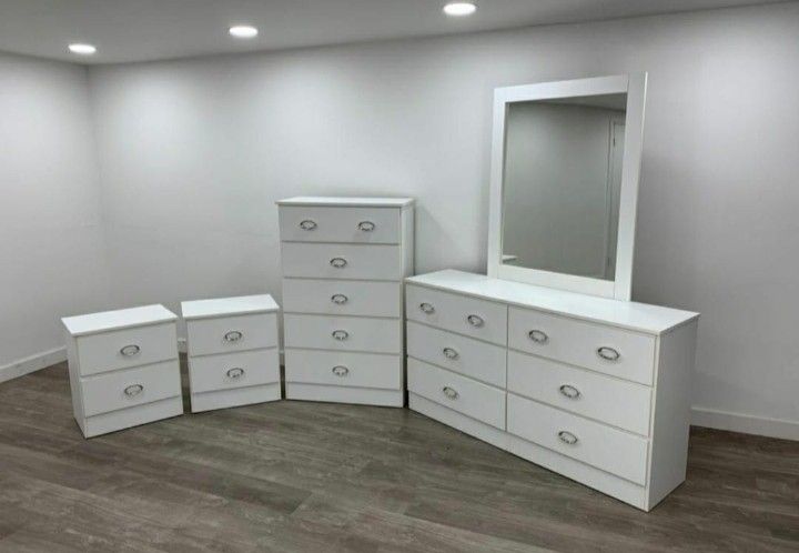 Dresser With Mirror Chest And Two Nightstand // Cómoda Con Espejo Gavetero Y Dos Mesitas De Noche