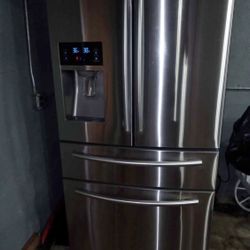 Refrigerator 