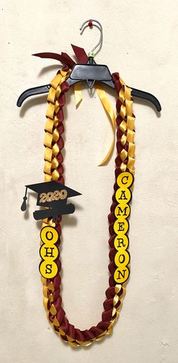 Personalized lei with your name and school color
