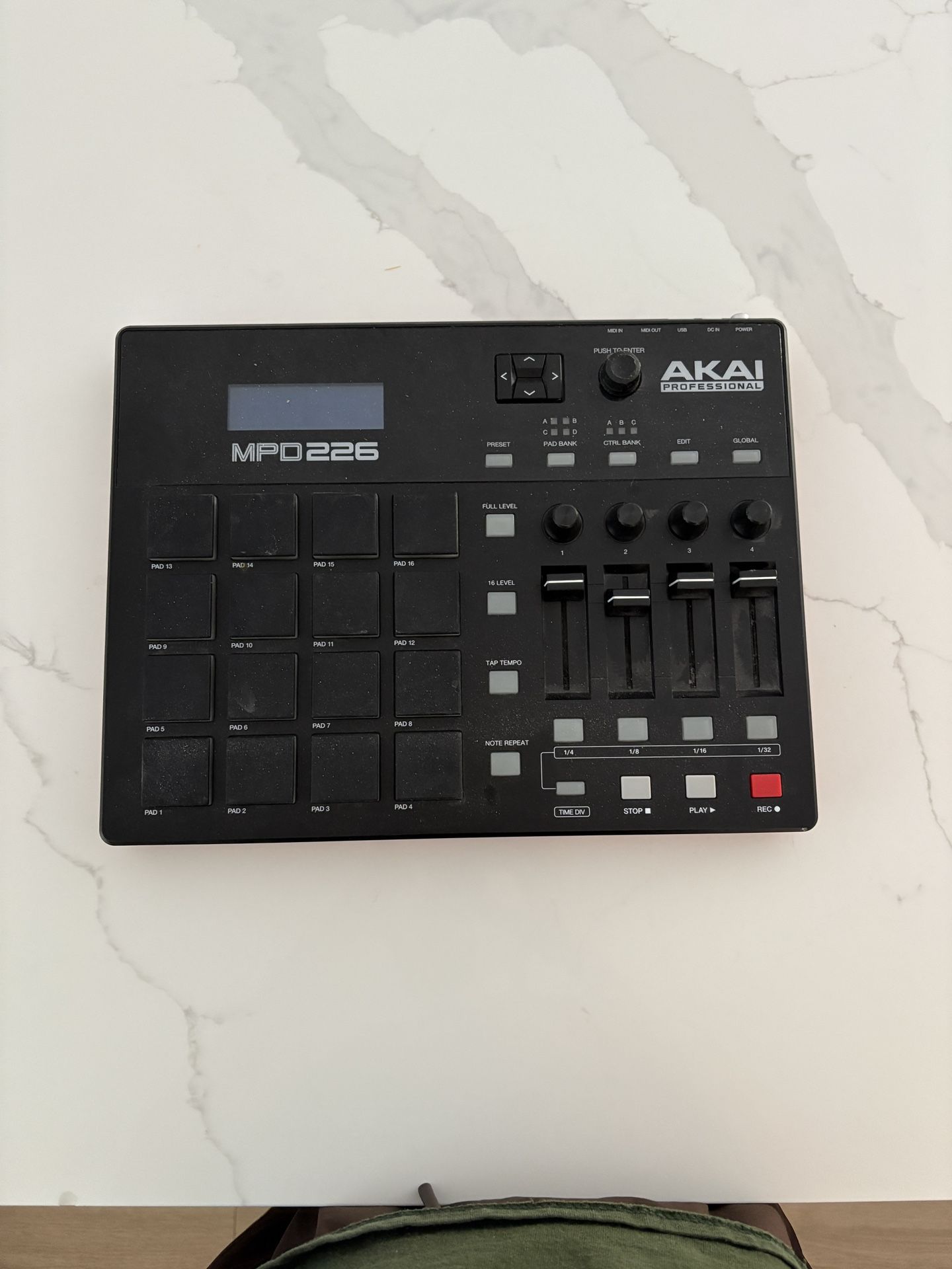 Akai MPD226 Midi Controller