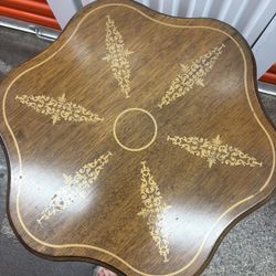 Table / side table/end table/folding table