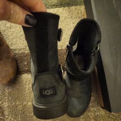 UGG