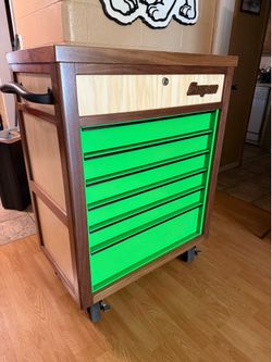Custom six drawer snap on toolbox
