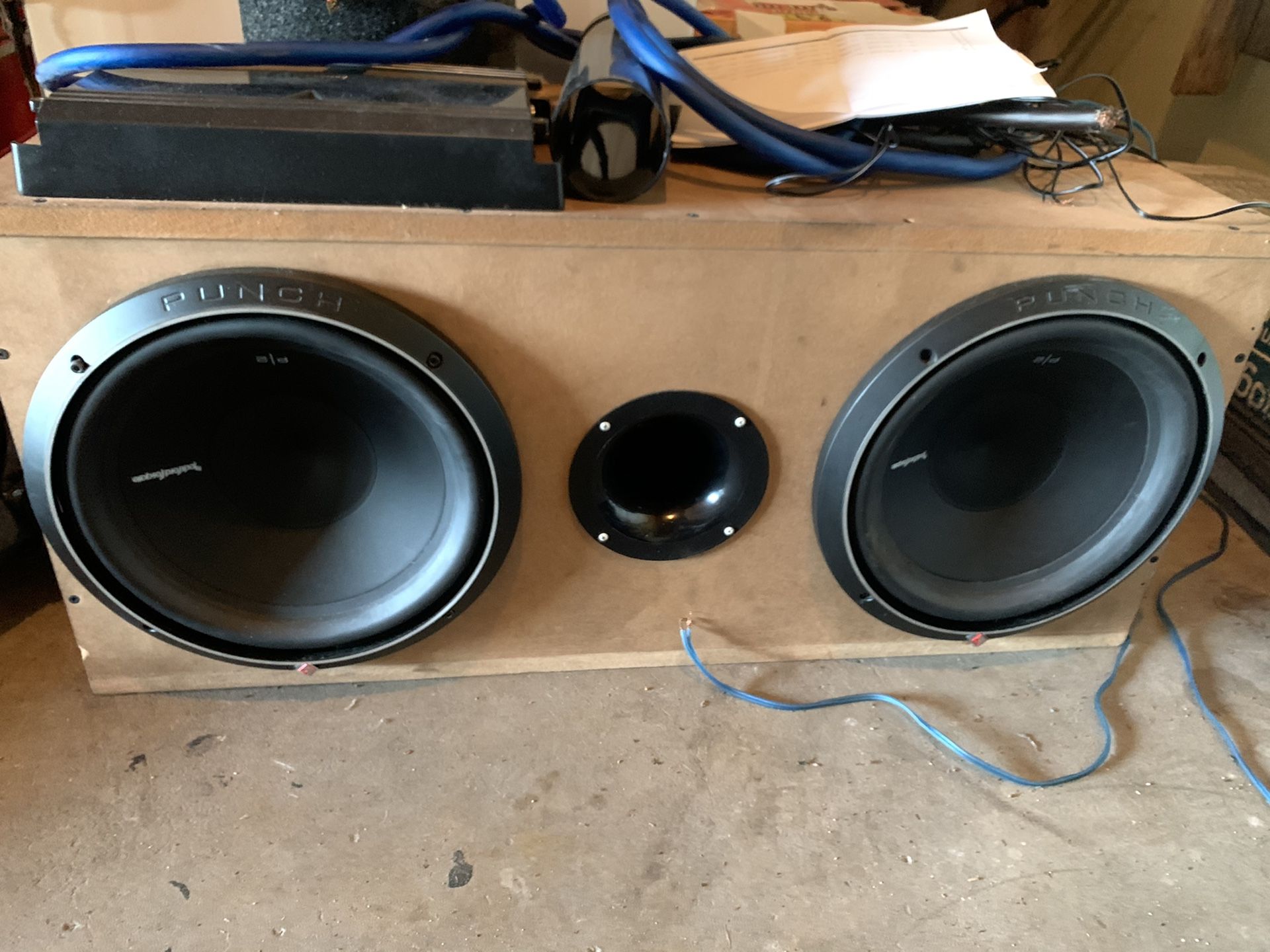 2 12’s Rockford fosgates P2’s with amp