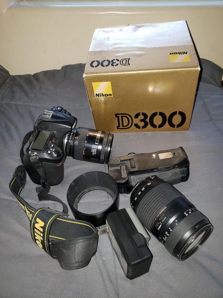Full packaged Nikon D300 and extras
