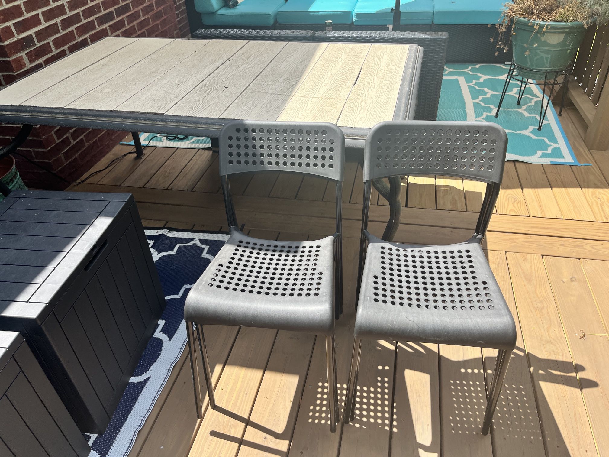 Patio table With 4 Stackable Chairs 