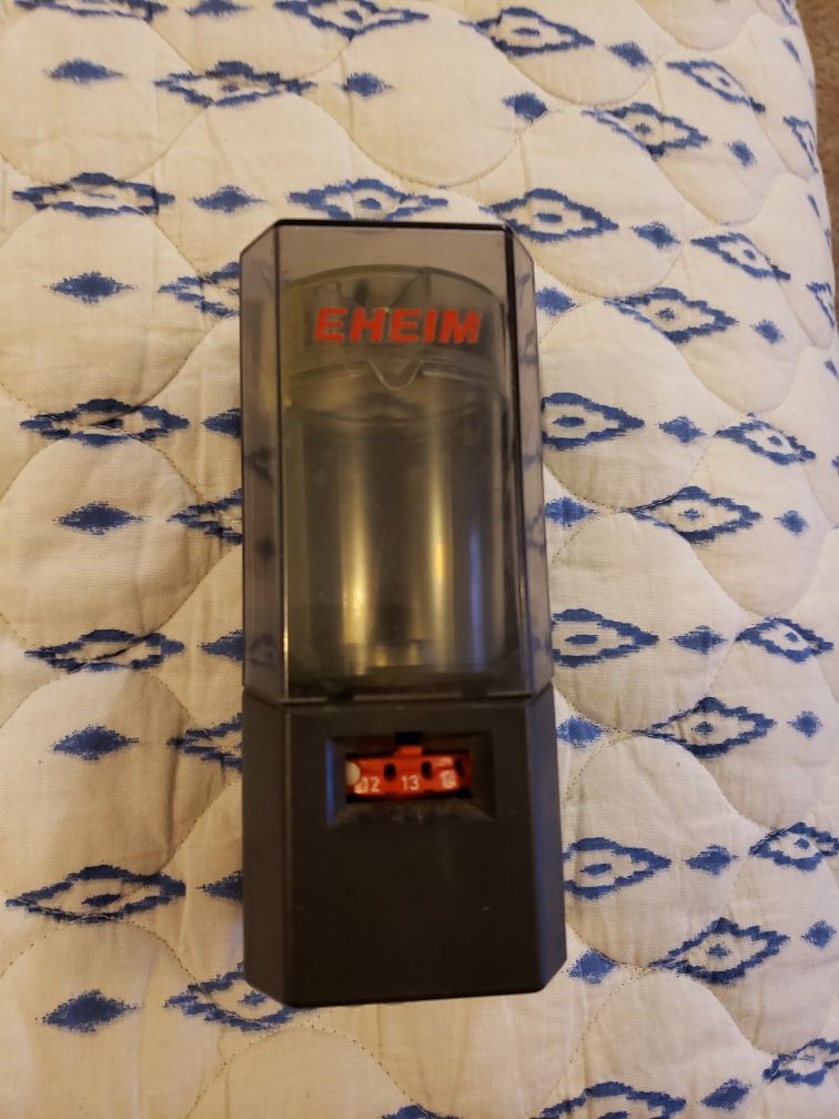 Auto fish feeder
