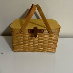 Harry & David woodchip picnic basket. 