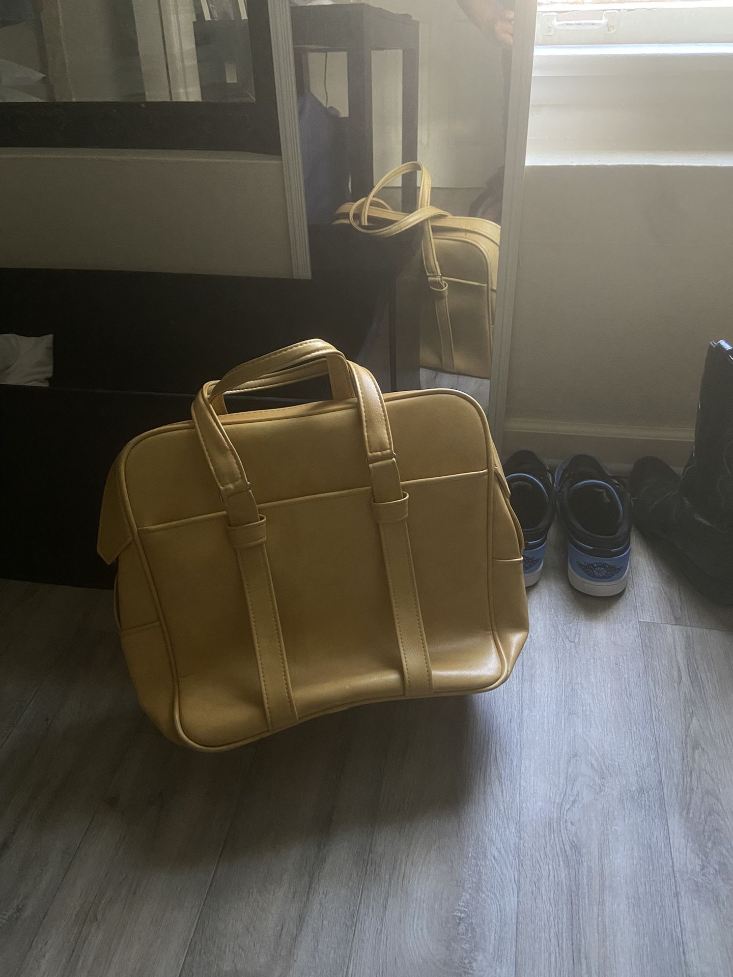 Vintage Leather Samsonite Carry Bag