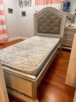 Twin Bed Frame - Rooms to Go - Sofia Vergara Collection