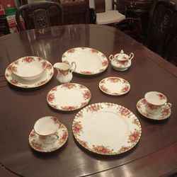 Royal Albert Country Rose Bone China 142 Piece Set