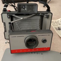 Polaroid Automatic 104 Land Camera With Model 268 Flashgun 
