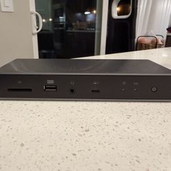 Kensington SD5700T Thunderbolt 4 Docking Station - Like New