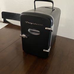 Frigidaire mini mini fridge