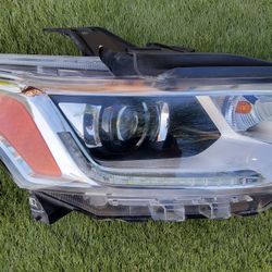 Chevy Traverse Right Headlight 