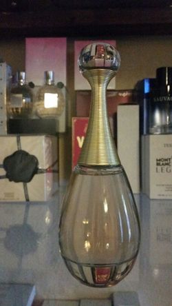 Jadore 3.4oz 100ml yo vendo perfumes y SI LO QUIERES ENVUELTO PARA REGALO ES GRATIS! ! 😊