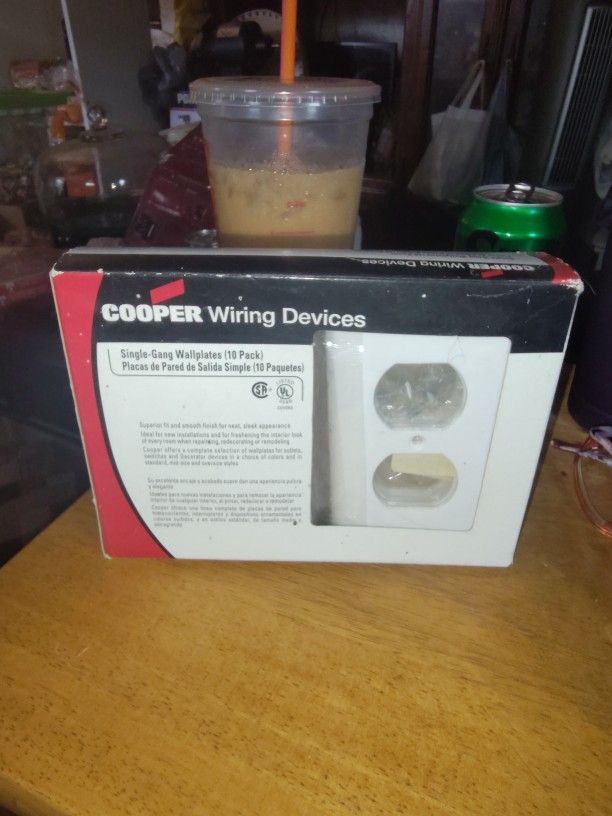 New In Box Cooper Wiring Devices 10 Pack Single Gang Wall plate 10 Pack New 
