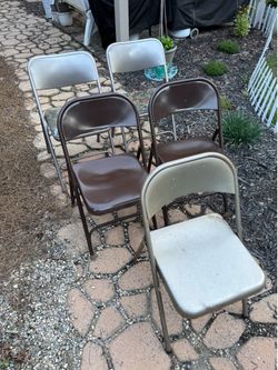 METAL FOLDING CHAIRS