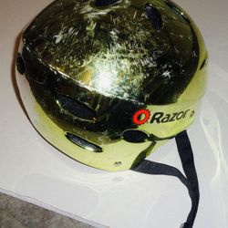 Gold helmet, razor