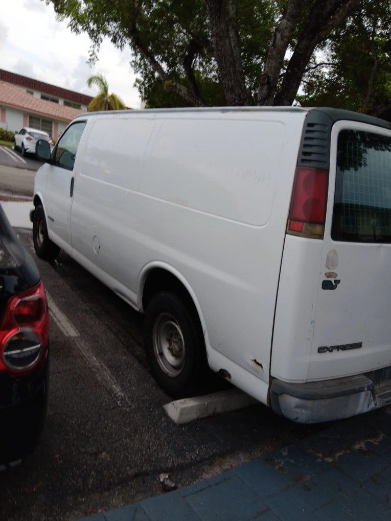 2002 Chevrolet Express