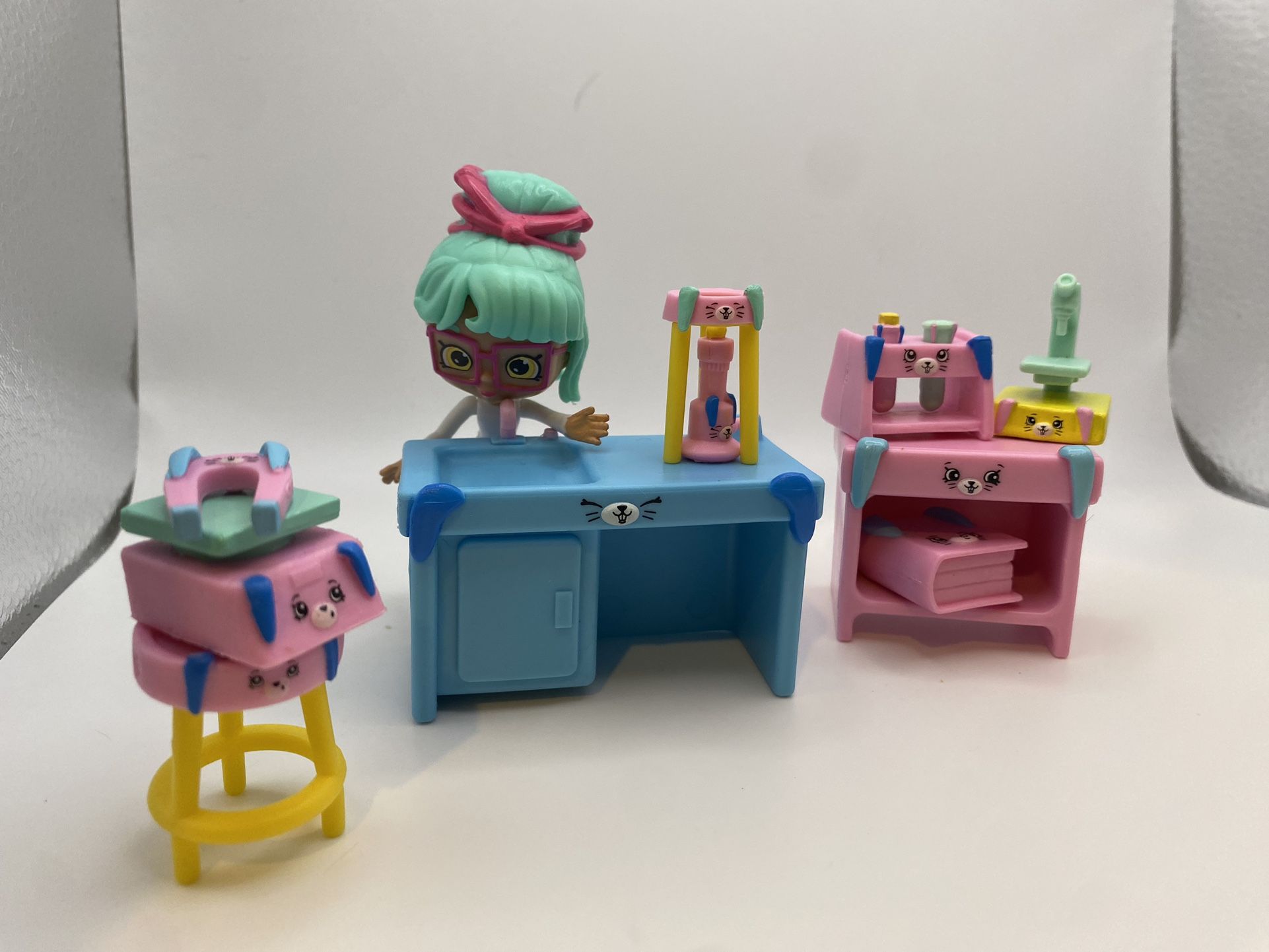 Shopkins Happy Place Bright Bunny Science Lab