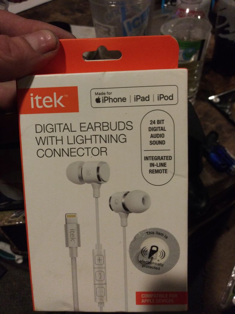 Itek digital earbuds