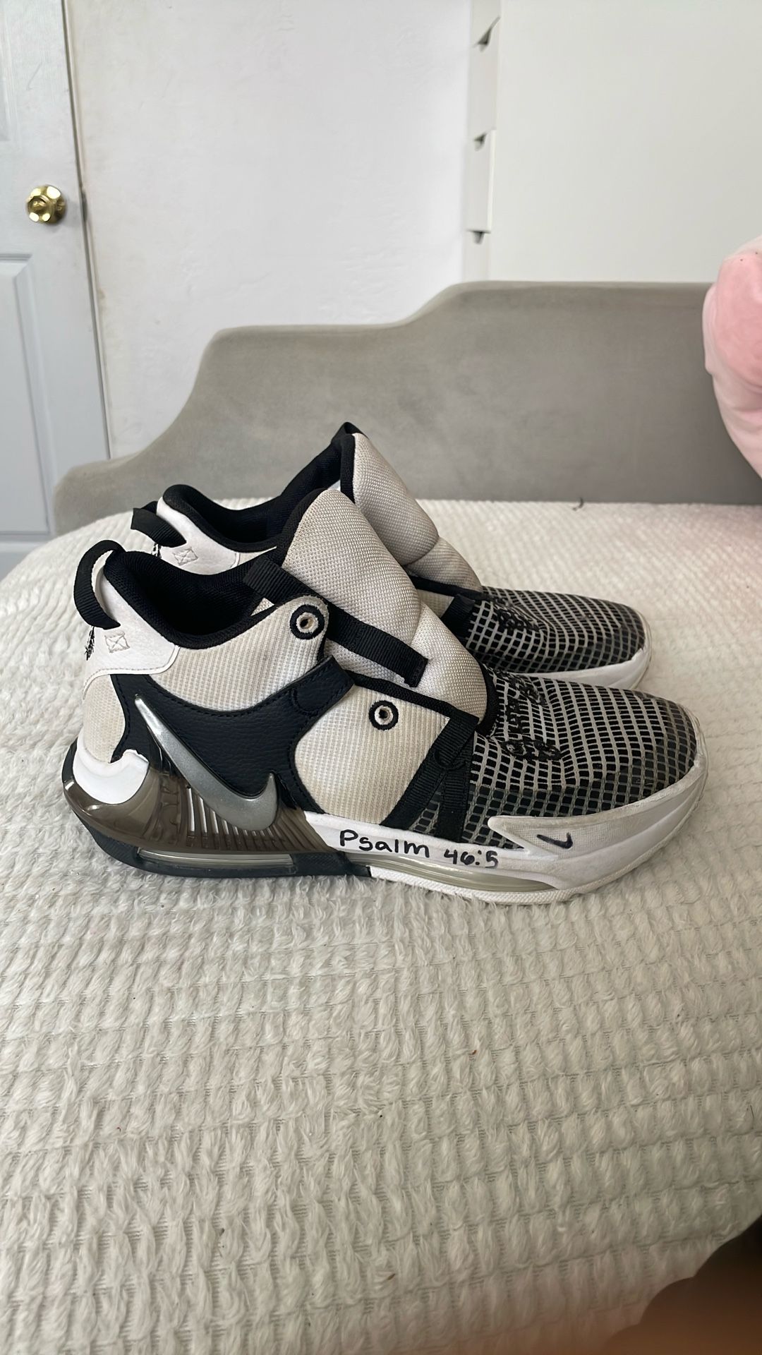 Basket Ball Shoes 