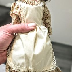 Vintage 1984 Franklin Heirloom Doll Bisque Porcelain Lady Doll Beautiful 13"

