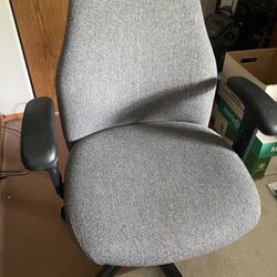 Grey Office Chair In Great Conditions 