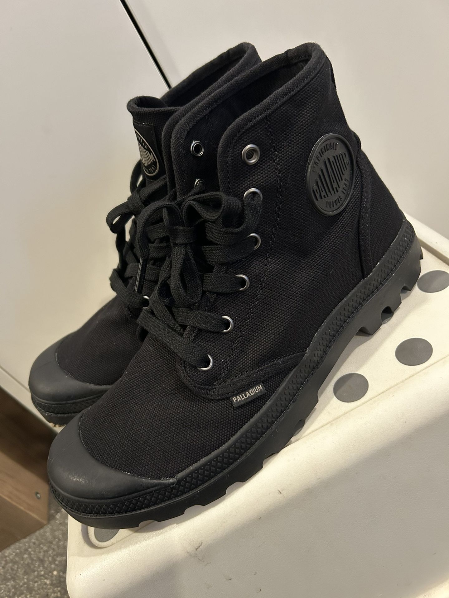 Palladium Boots Men. Size 9.5