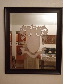 Mirror  crest