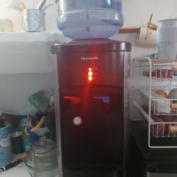 Frigidaire Water Dispenser 