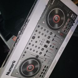 New Numark  Ns4fx 